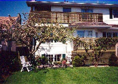 Beautiful Bed and Breakfast Inn - Our back yard