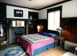 A guest bedroom